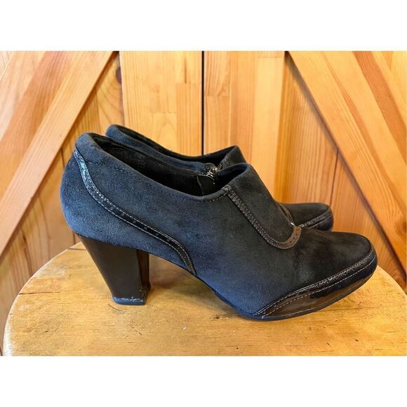 Clarks Artisan Boot Sz 7.5M Low Cut Boots Suede Women 82970 - Picture 3 of 9